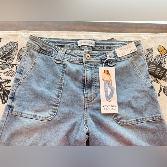 Re Generation by Celebrity Pink wide leg zip cargo Jeans - women’s size 11/30 - Picture 6 of 12